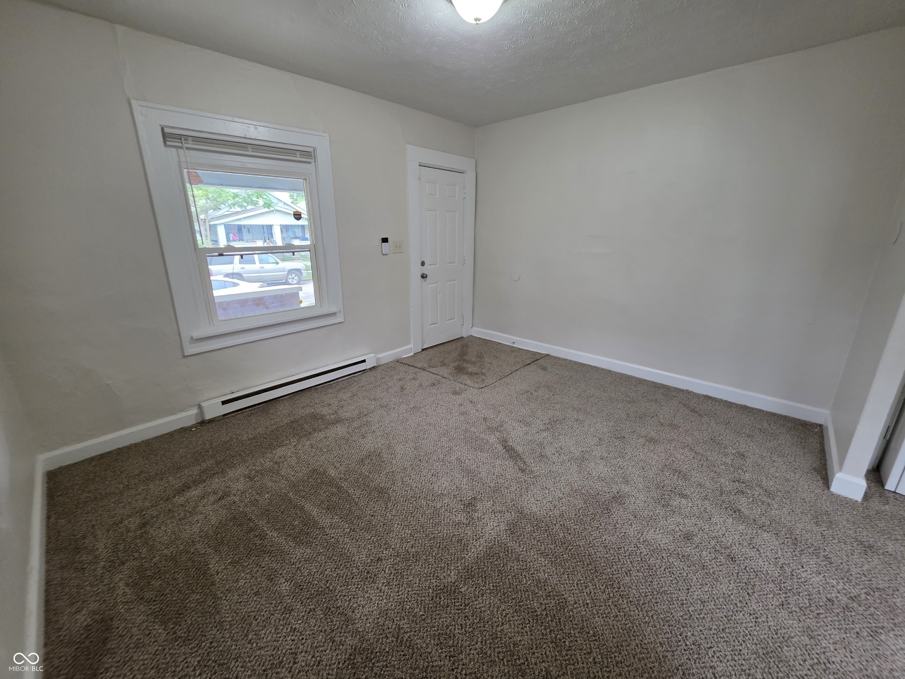 833 N Gladstone Avenue – photo 5