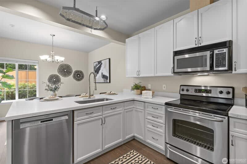 10909 Avondale Rd NE – photo 5