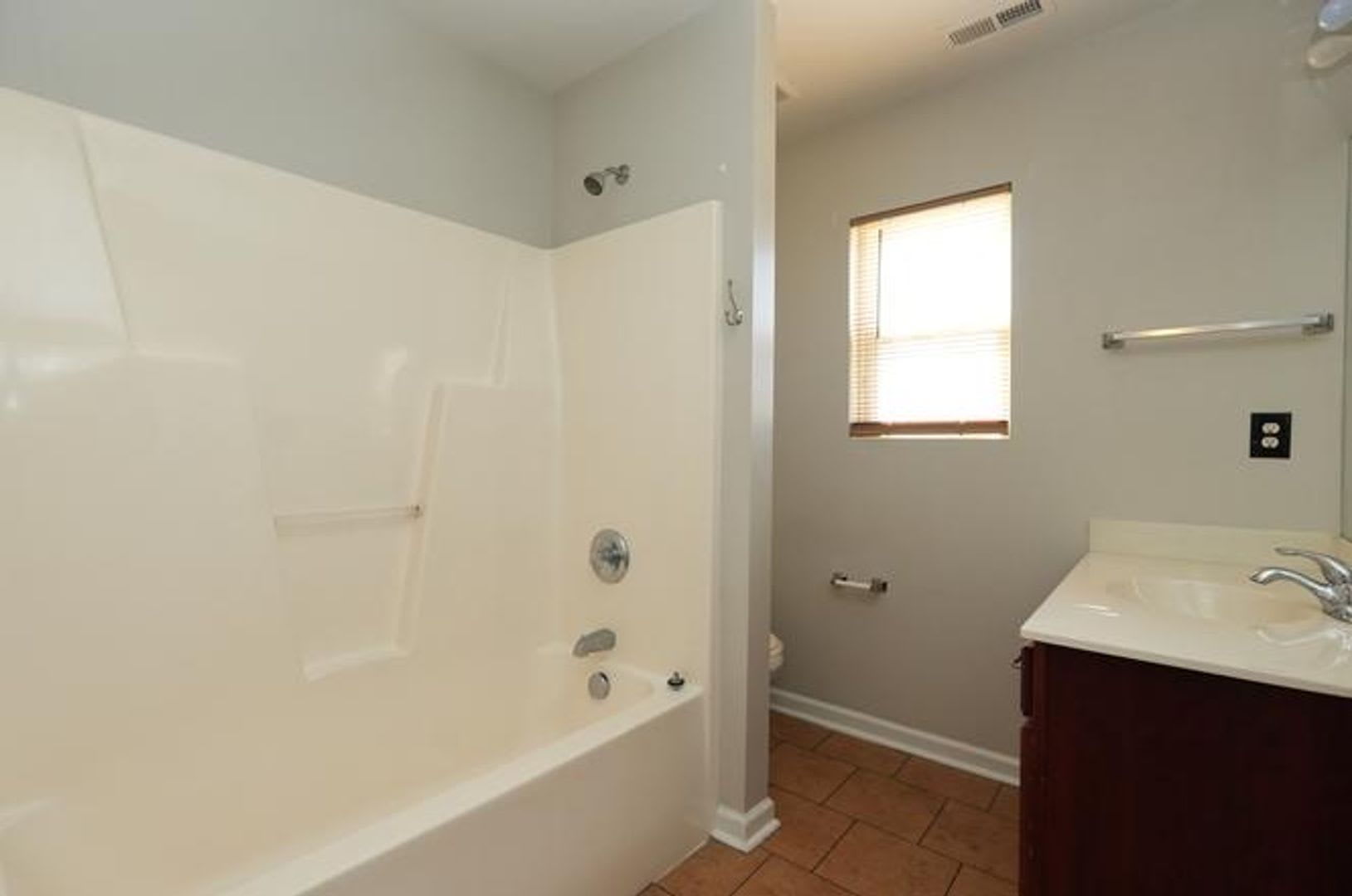 Coming Soon! 4 BR/2BA – photo 4