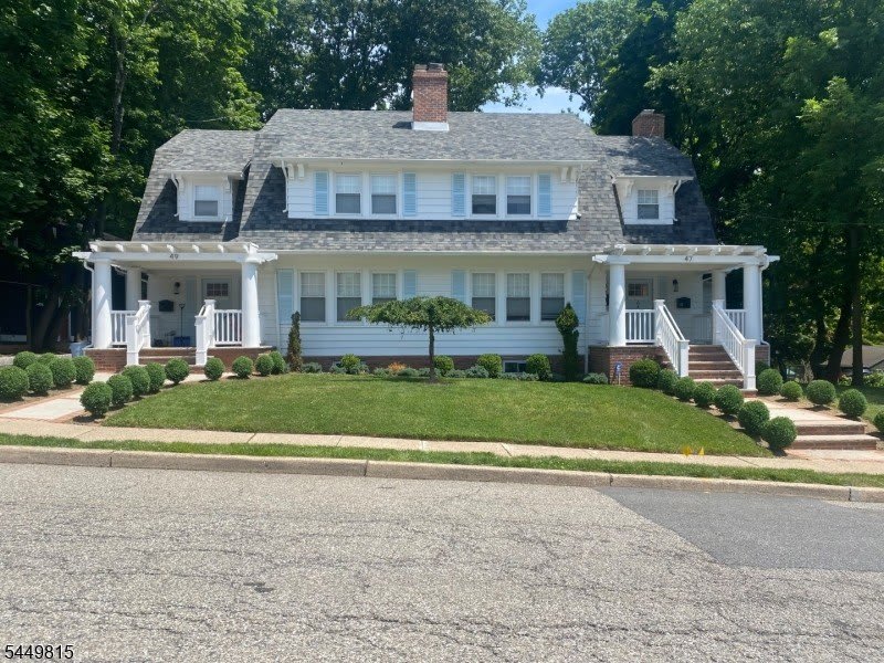 47 Lawrence Ave – photo 1