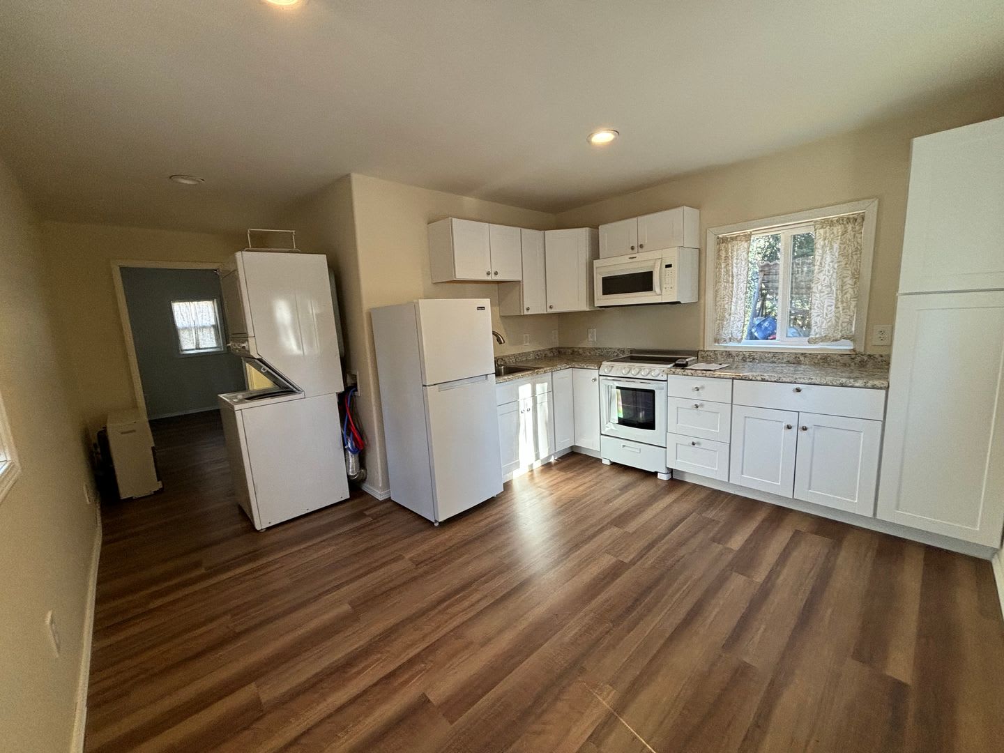 1 Bedroom Home In North Pole Washer Dryer In Unit – photo 4