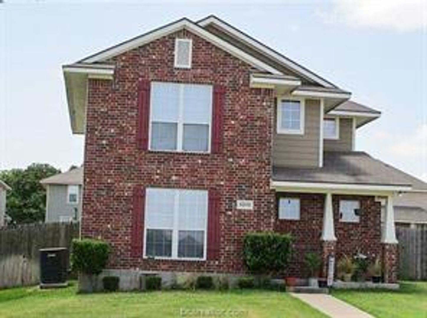 Large 4bed/3 bath Home – photo 1