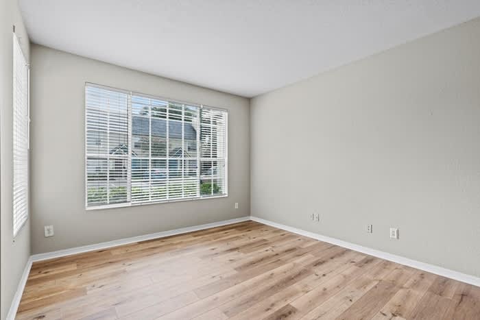 13700 Richmond Park Drive North – photo 4