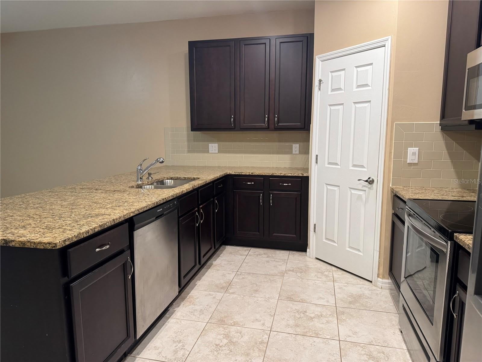 26077 SANDHILL Boulevard – photo 5