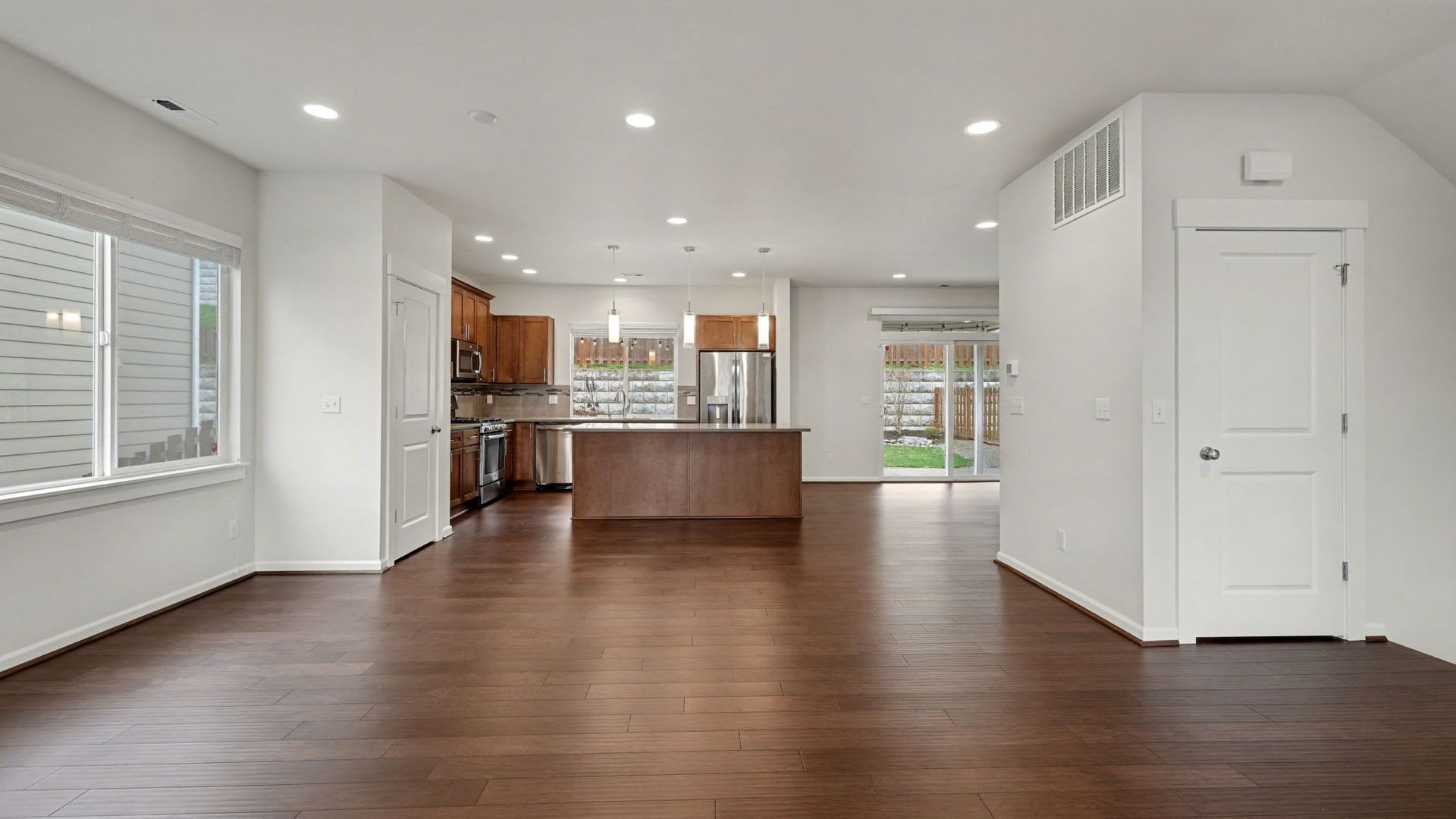 Brightview 4‑Bedroom with Main‑Floor Bedroom, 3‑Car Garage, and Exceptional Outdoor Space – photo 4
