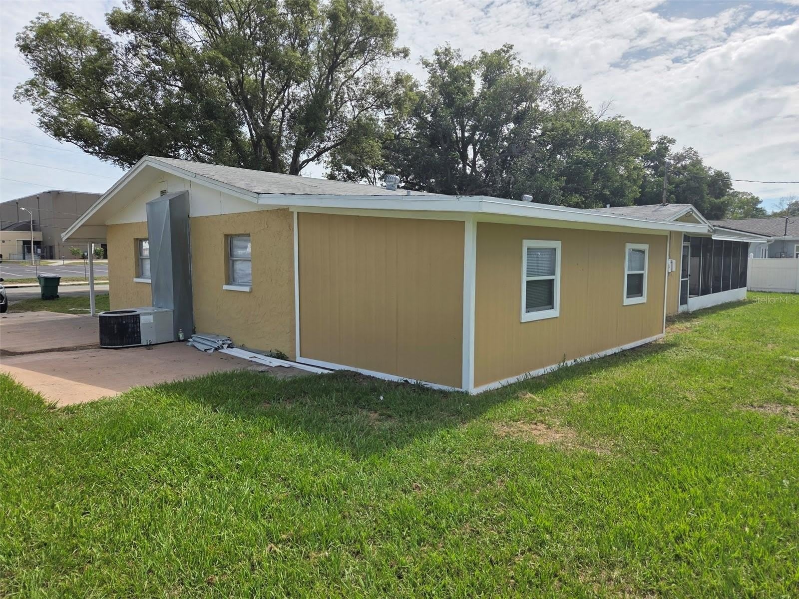 38300 HENRY Drive – photo 3