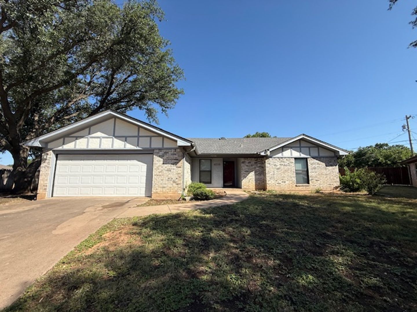4608 Oak Knoll Street – photo 1