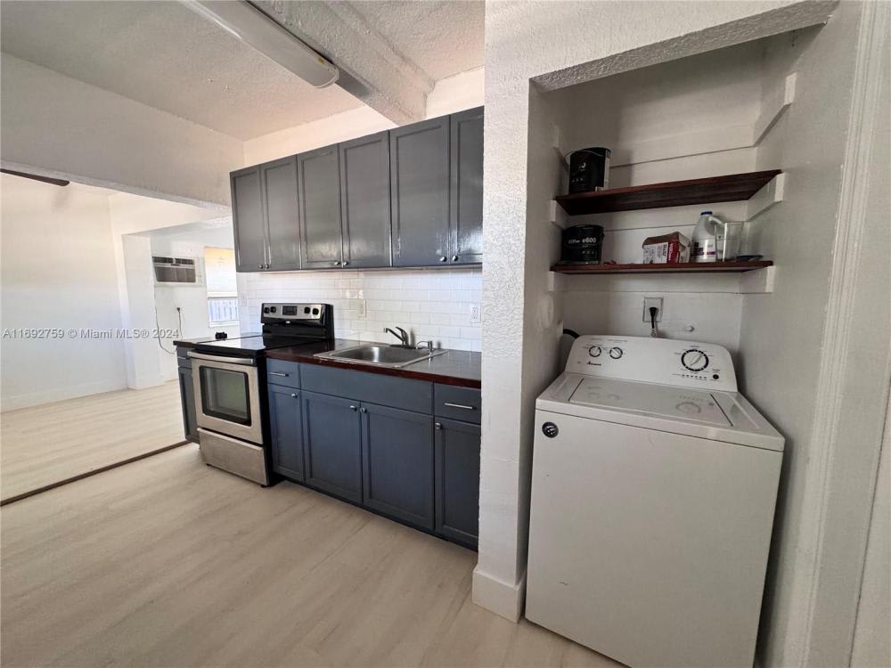 715 Sw 6Th St 2 – photo 2