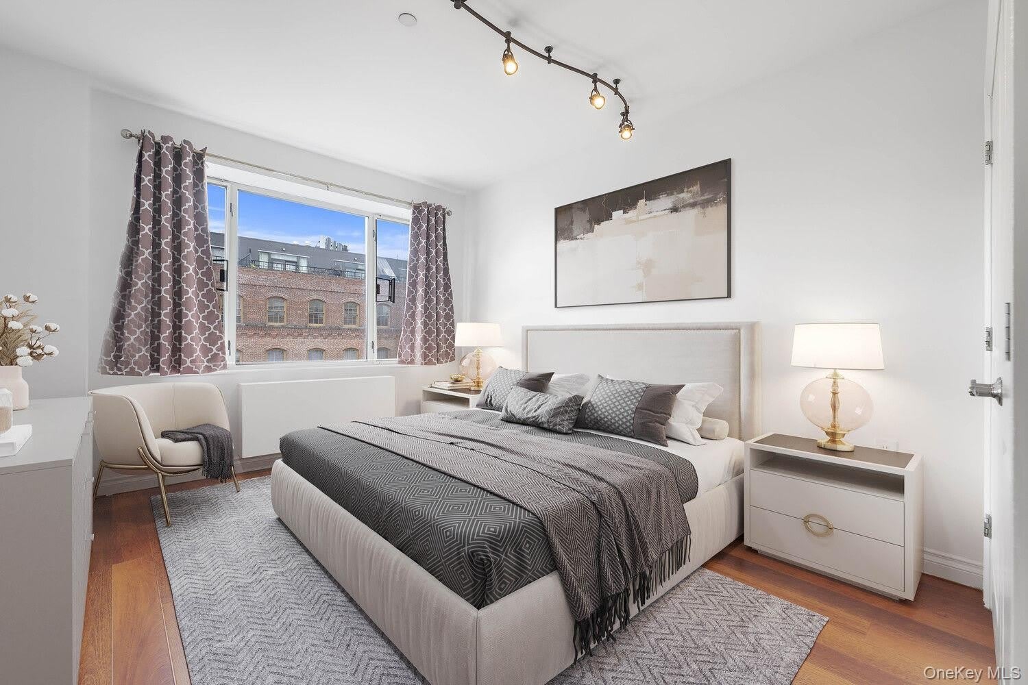 30 85 Vernon Boulevard – photo 3