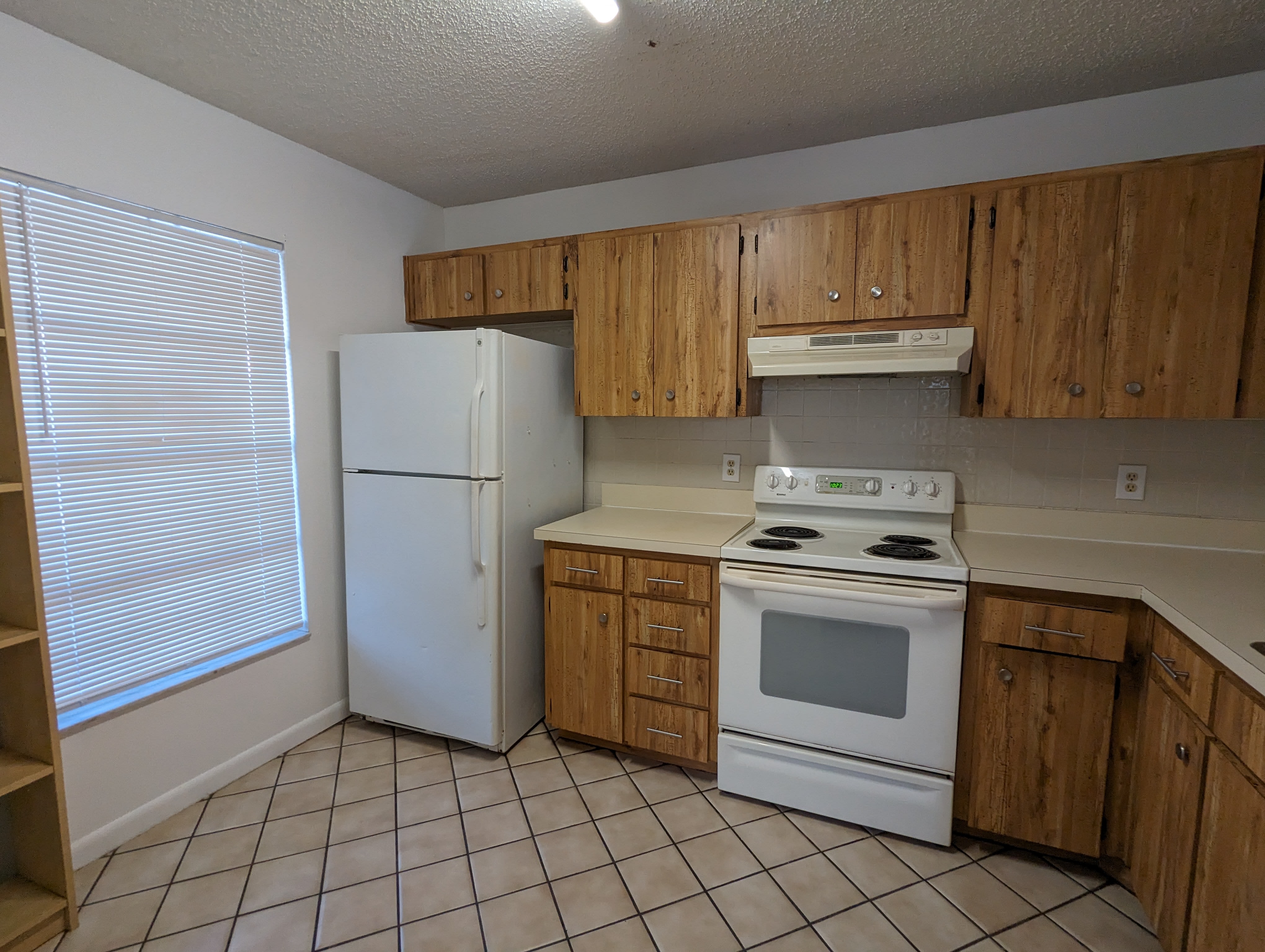 1130 Dover Ct – photo 2