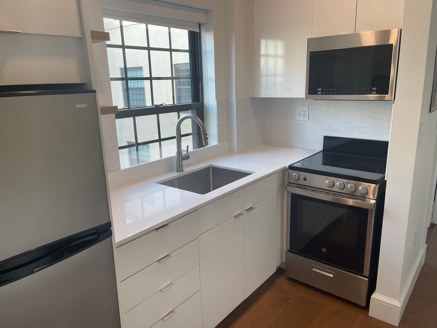 FREE MONTH & NO FEE Harvard Sq Studio Brand New Renovation – photo 2
