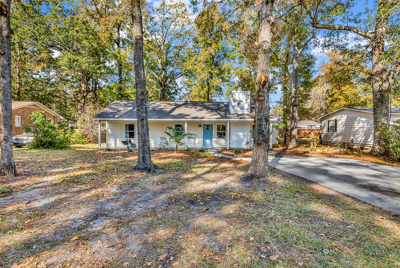 Fully upgraded, Pet-Friendly, Three Bedroom Furnished Home is Now Available in NMB! – photo 2