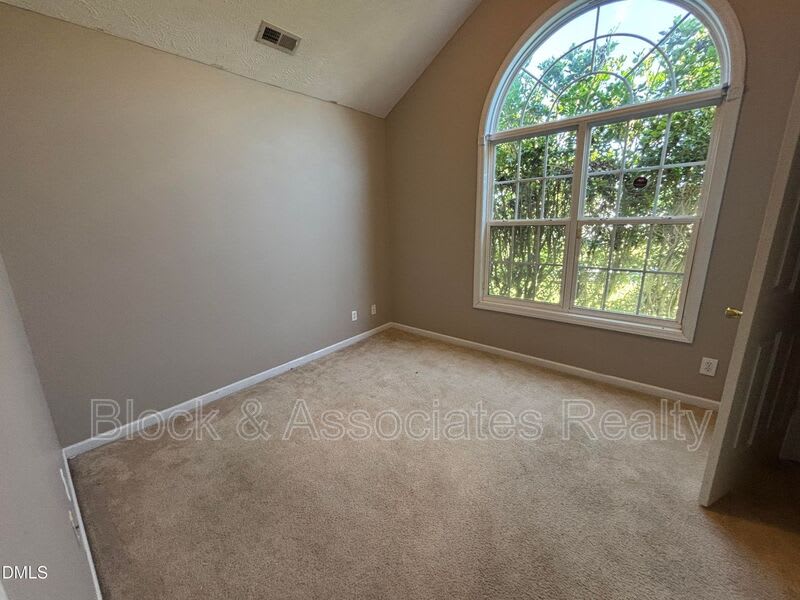 337 Americana Dr – photo 4