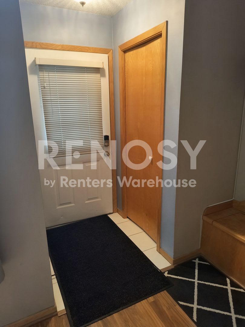 Available Now 2 Bedroom 1.5 Bath Townhouse in Minnetonka – photo 3