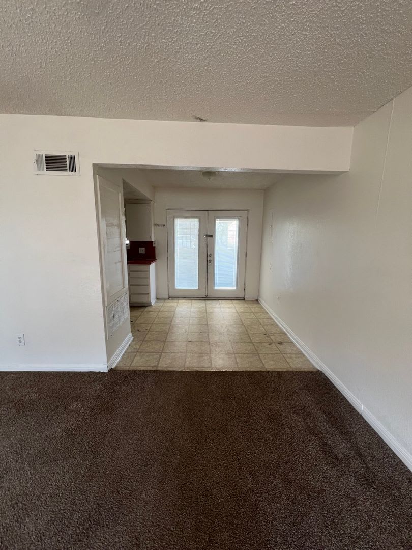 2 Bed/ 1.5 Bath Townhouse – photo 4