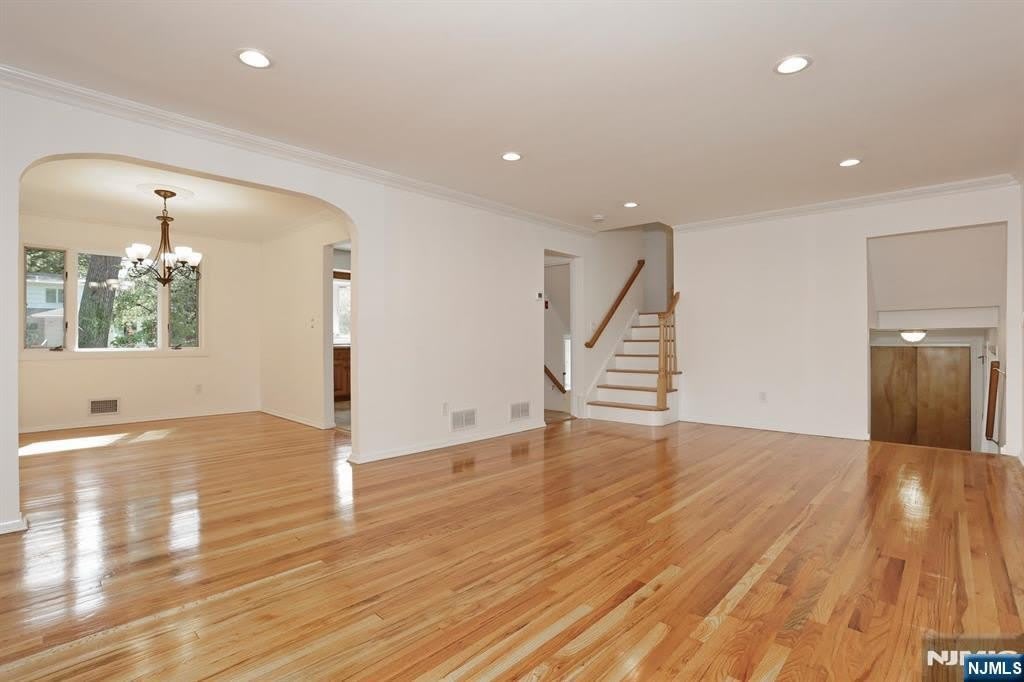 253 Jeffer Street – photo 3