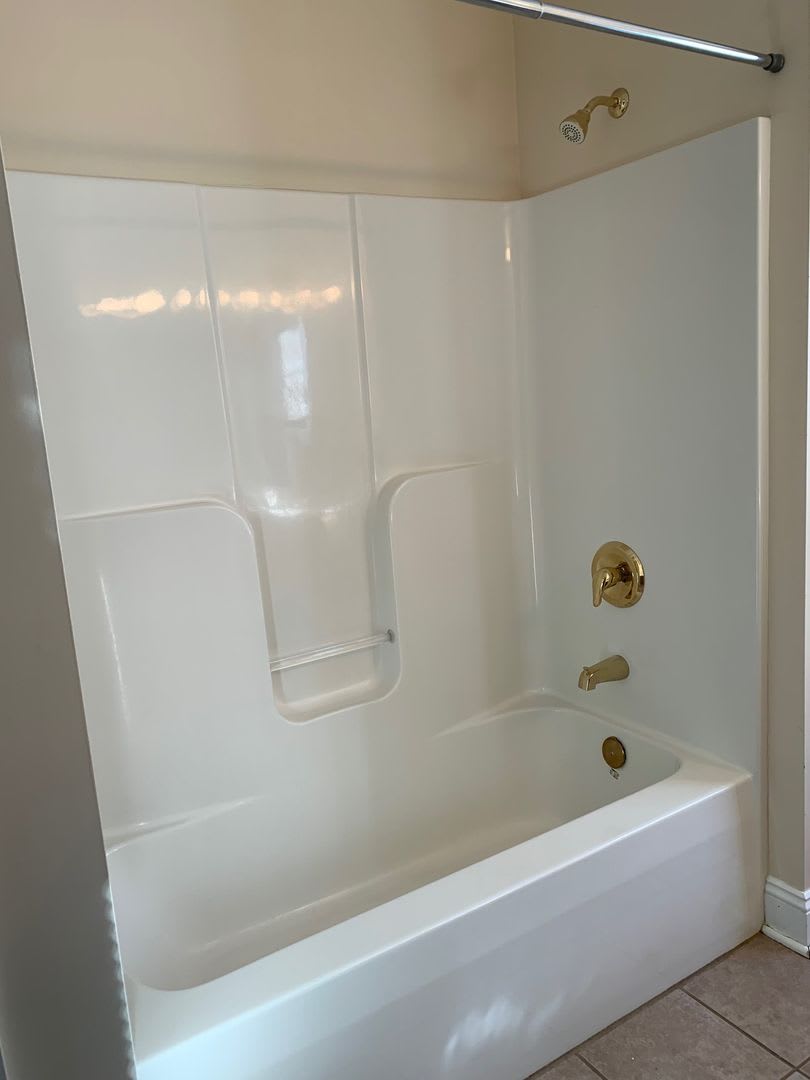 3 Bedroom 2 Bath Townhouse with 2 Car Garage – photo 4
