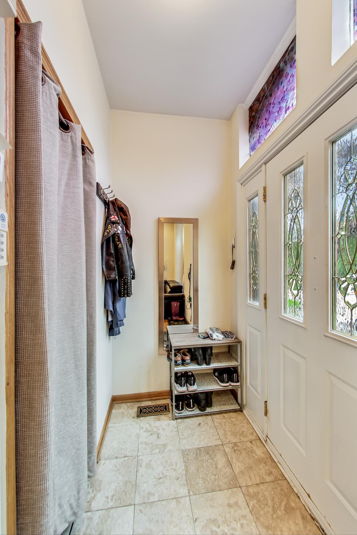 733 North Hoyne Avenue – photo 5