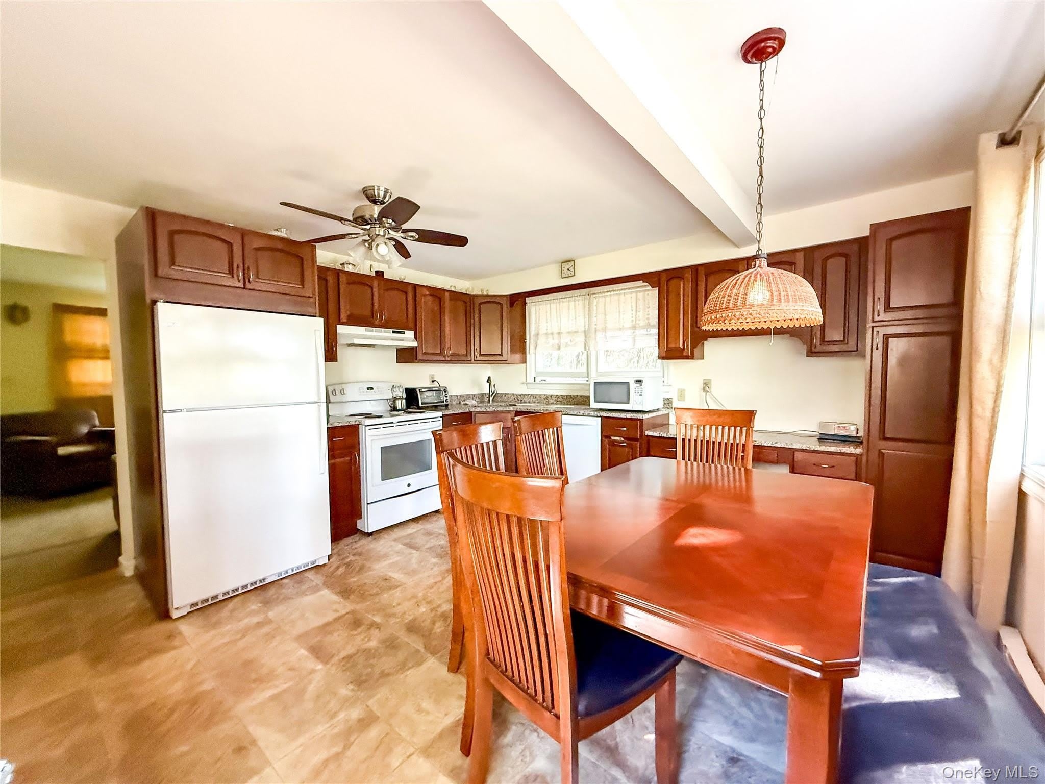 8415 Soundview Avenue – photo 4