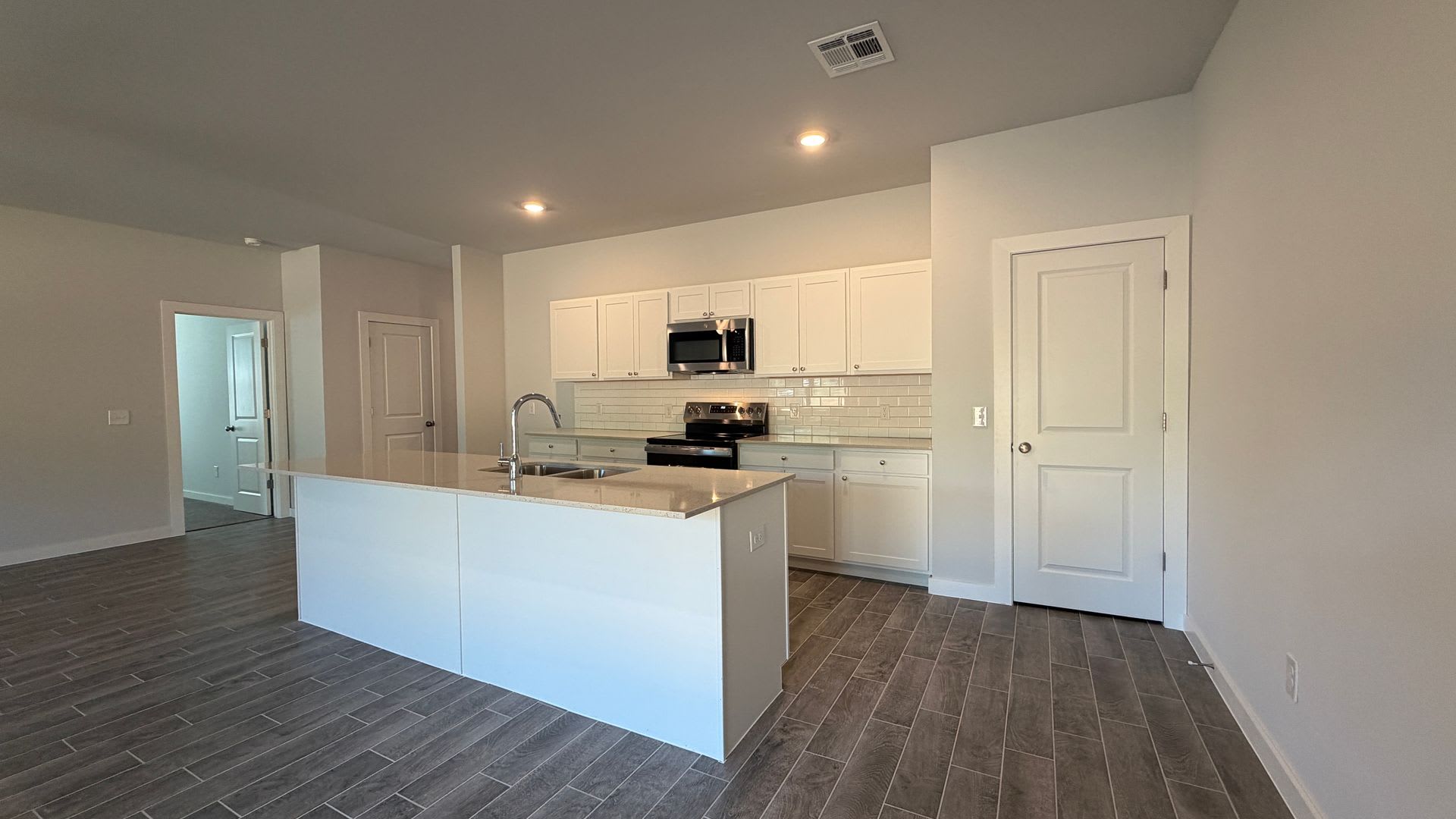 New Construction 4 Bedroom, 2 Bathroom on a 1.91 Acre Lot in Ridge Creek Addition! – photo 5