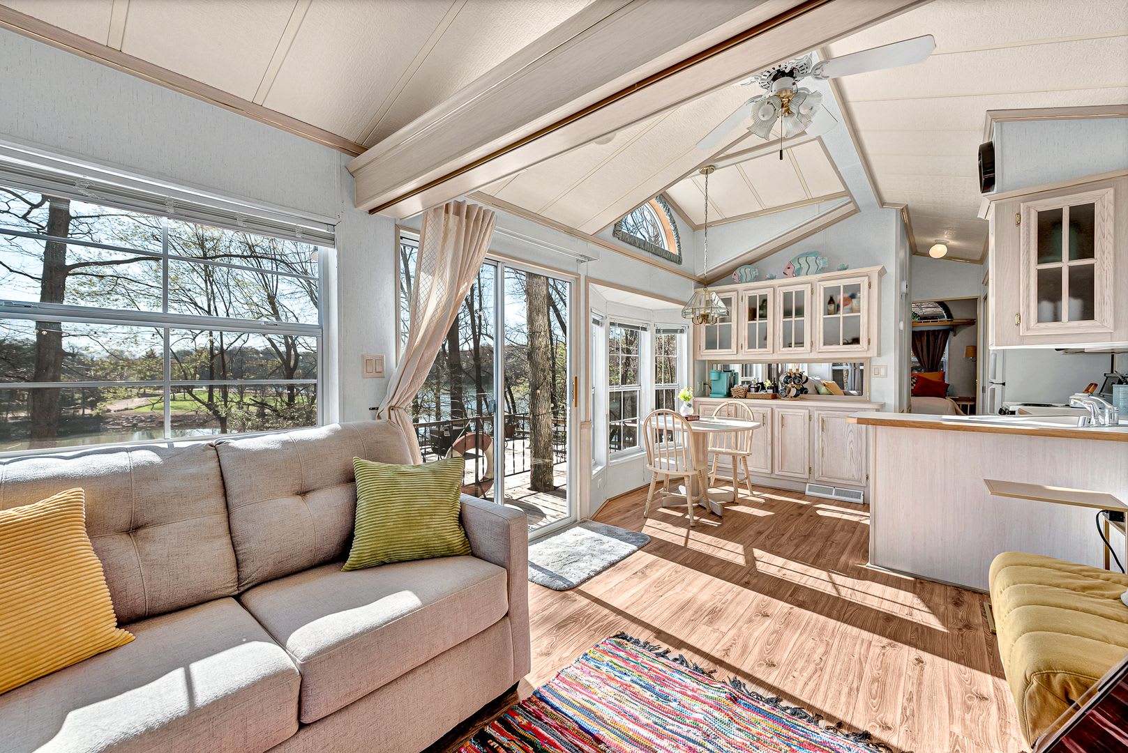 Lake View 1 Bed 1 Bathroom Fully Furnished And All Appliances Provided – photo 4