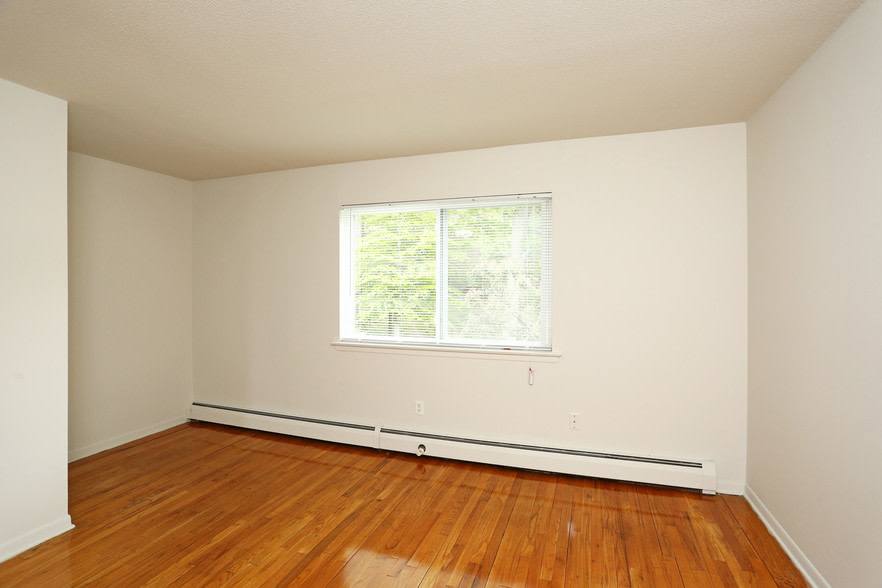 Woodbury Apartments – photo 3
