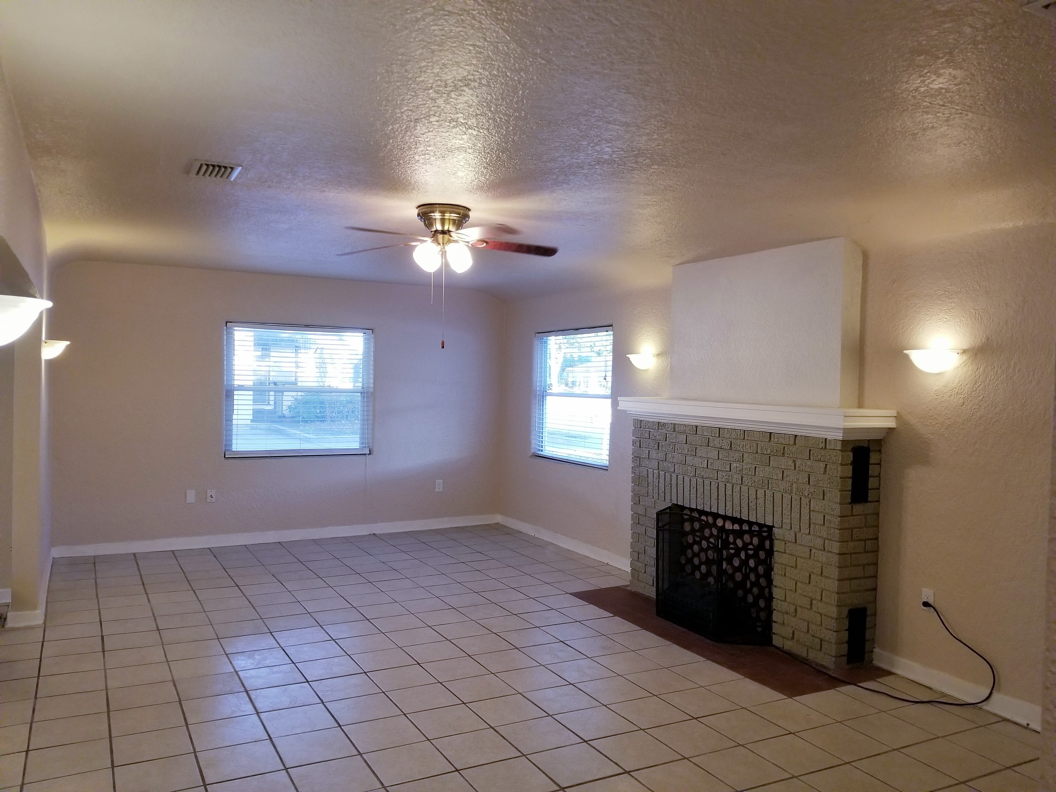 512 East Strawbridge Avenue – photo 2