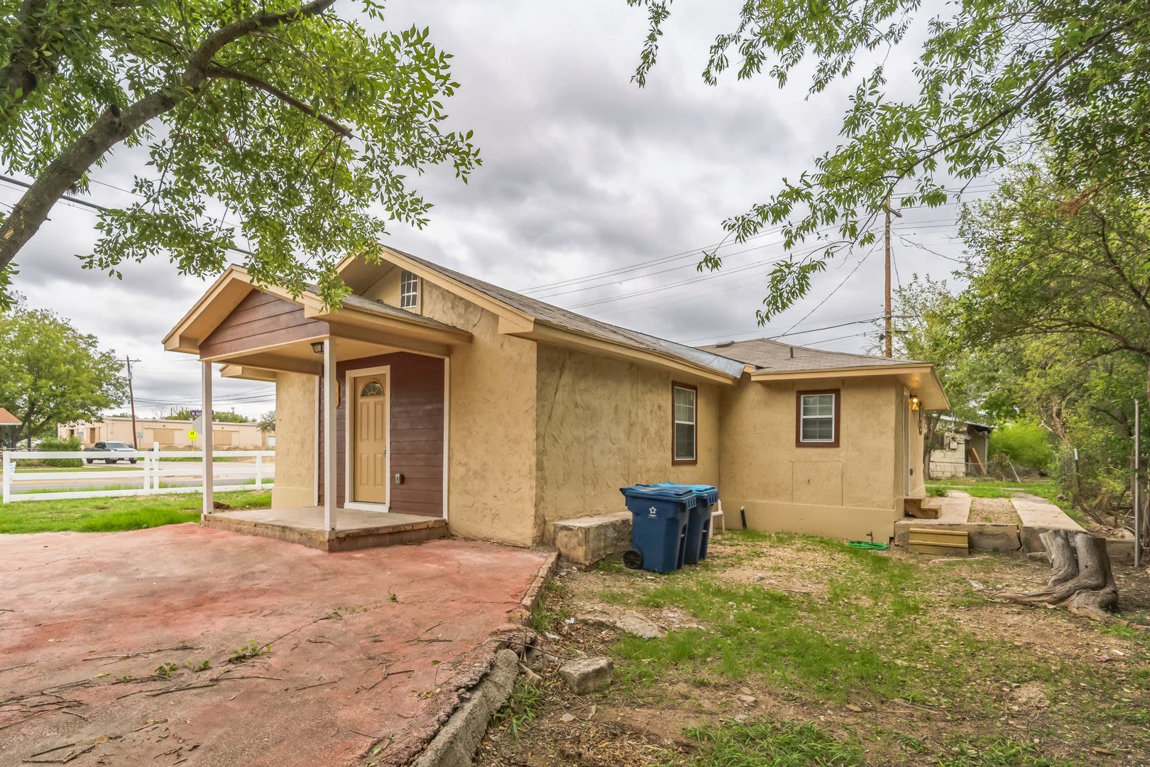 For Lease – 2 Bedroom, 1 Bath Corner Home in Kerrville, TX – photo 2