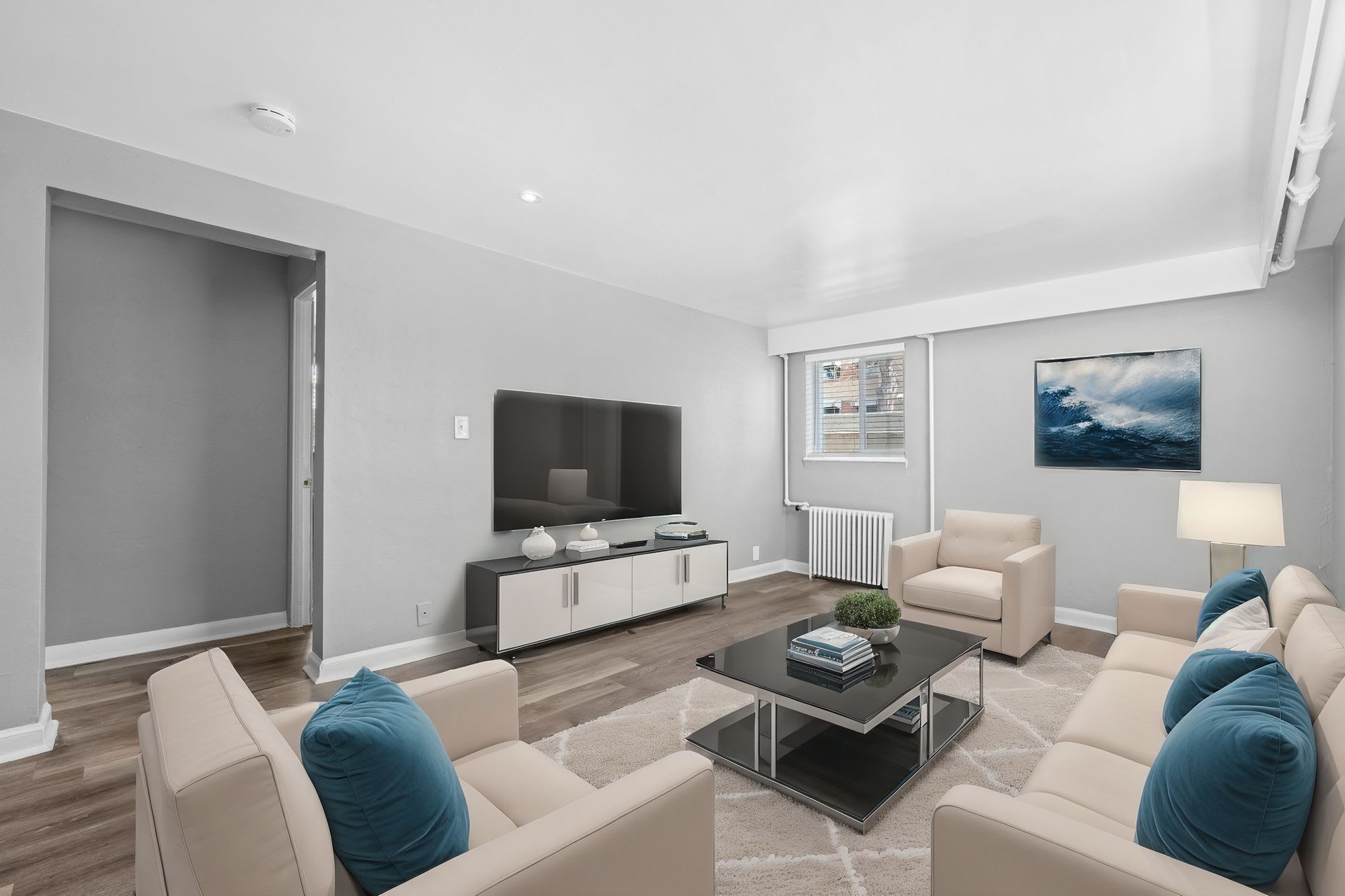Mayfair Apartments – photo 2
