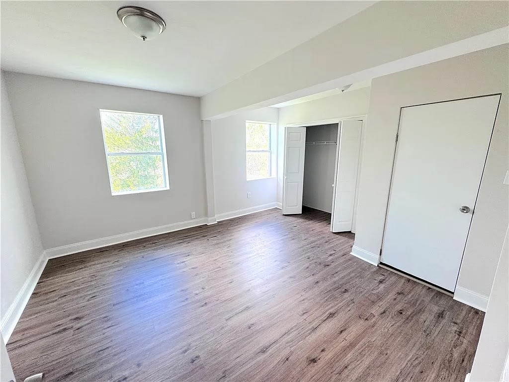 2528 Homehurst Avenue – photo 2