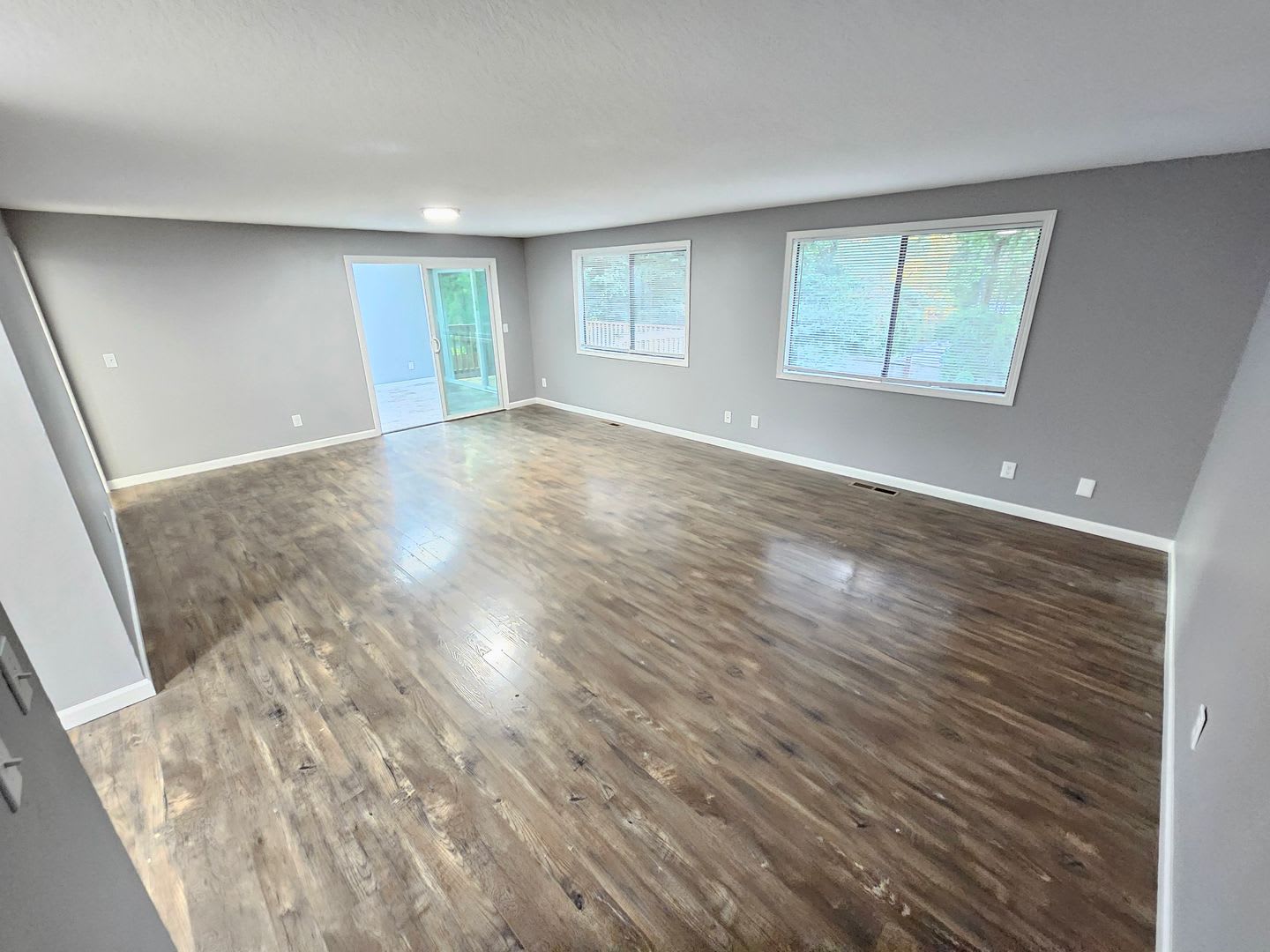 Lovely 3 Bedroom 2 Bath House With 2 Car Garage – photo 2