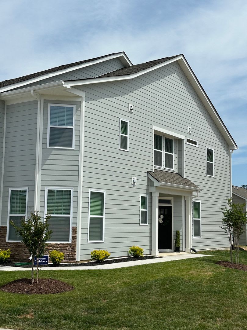 *** ONE MONTH FREE RENT w/ 12 MONTH LEASE*** New Construction Home-Hendersonville – photo 4