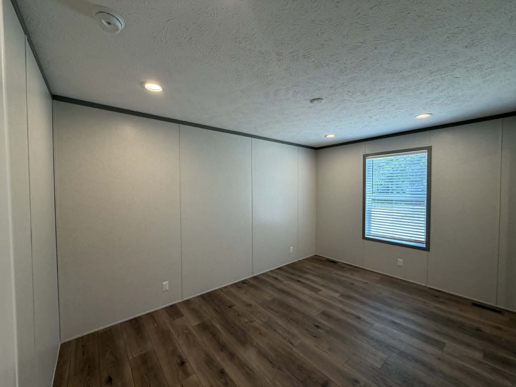 25418 Nuway Avenue – photo 4