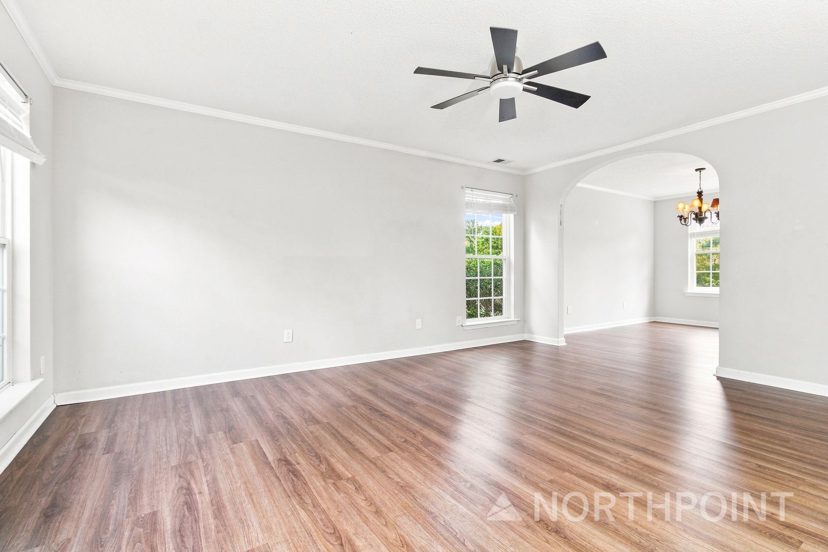 Single Family Home 3 Bedrooms – photo 2