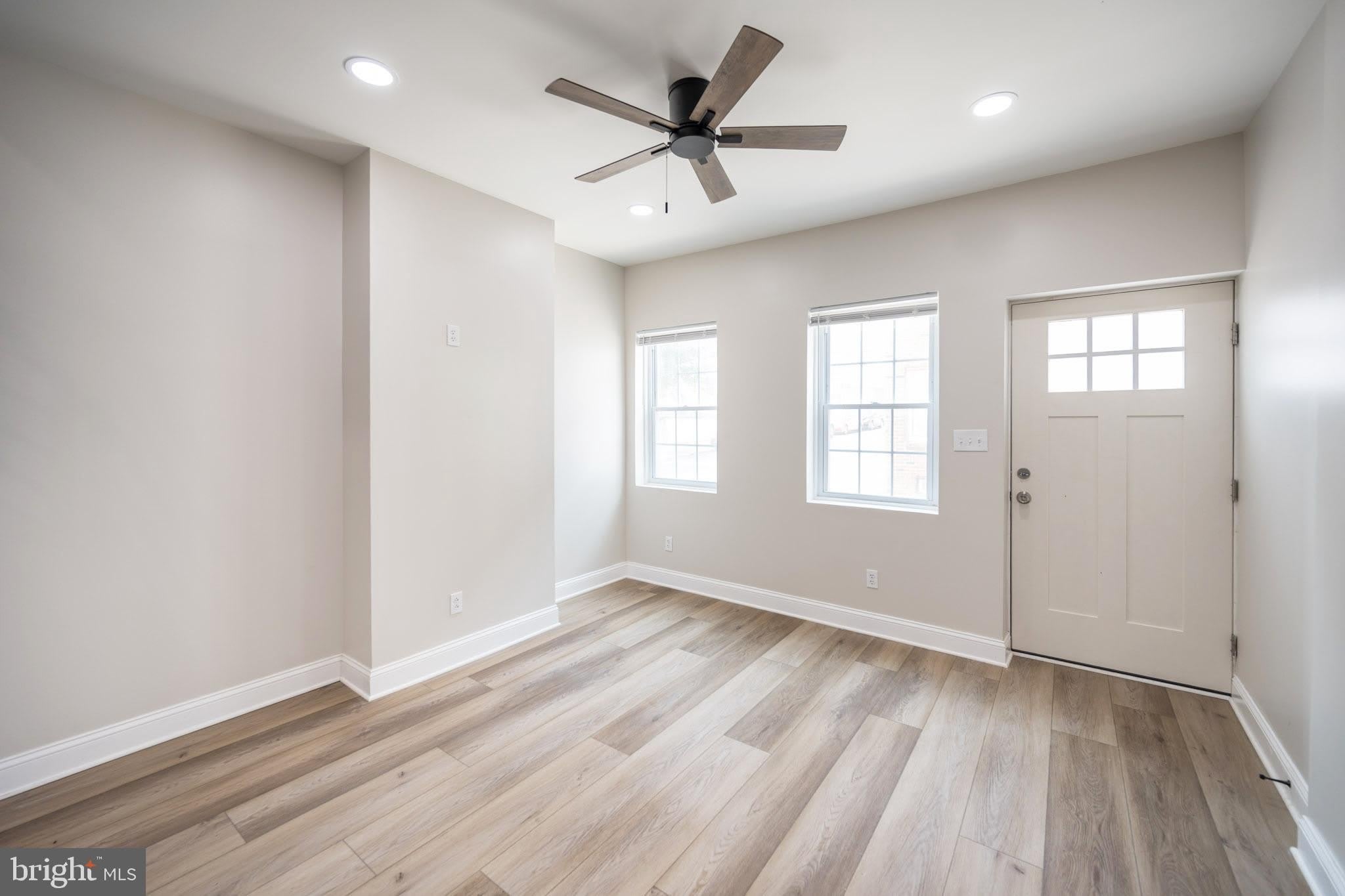 521 N DOUGLAS Street – photo 3