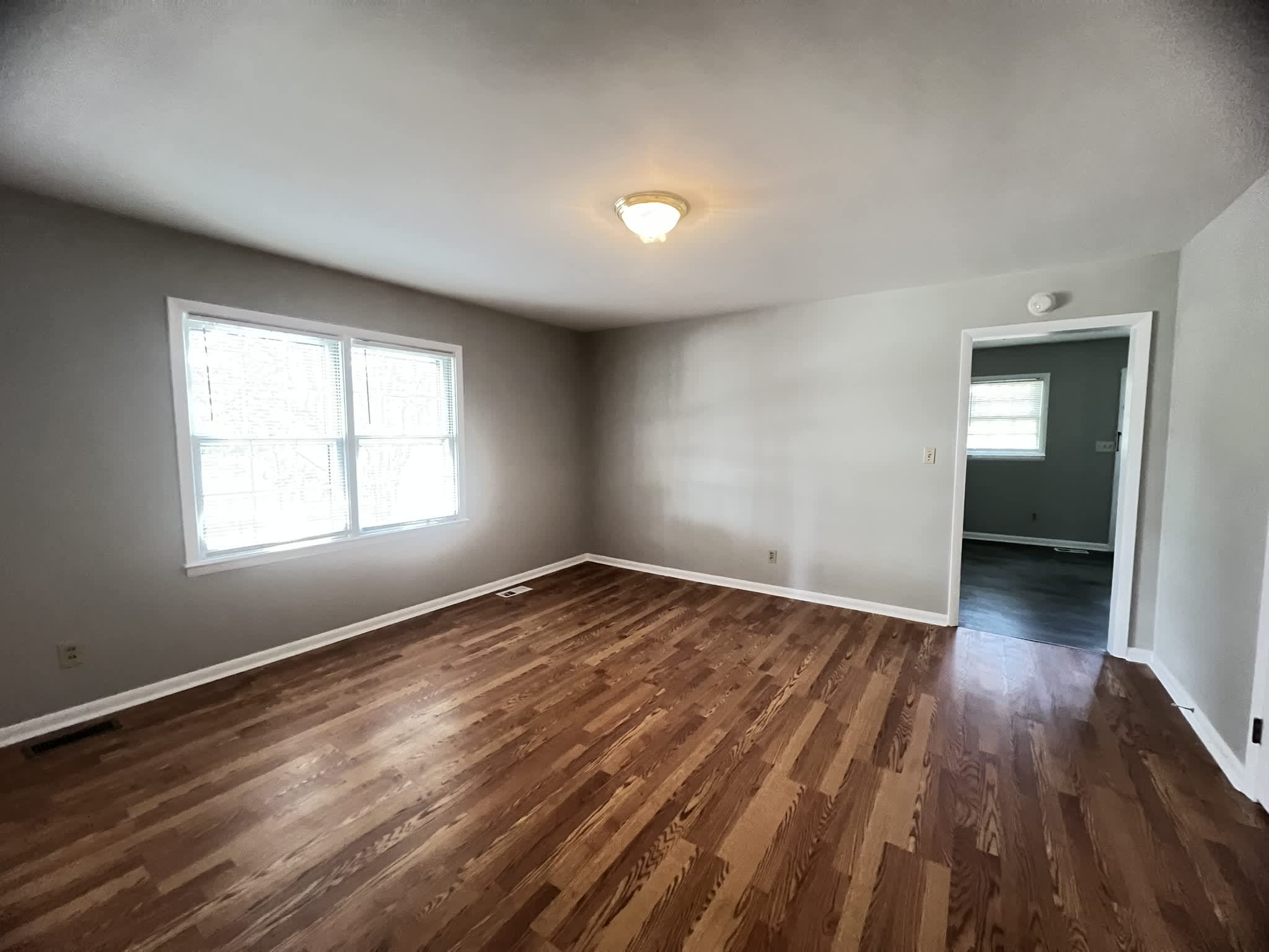 918 Durham St – photo 3