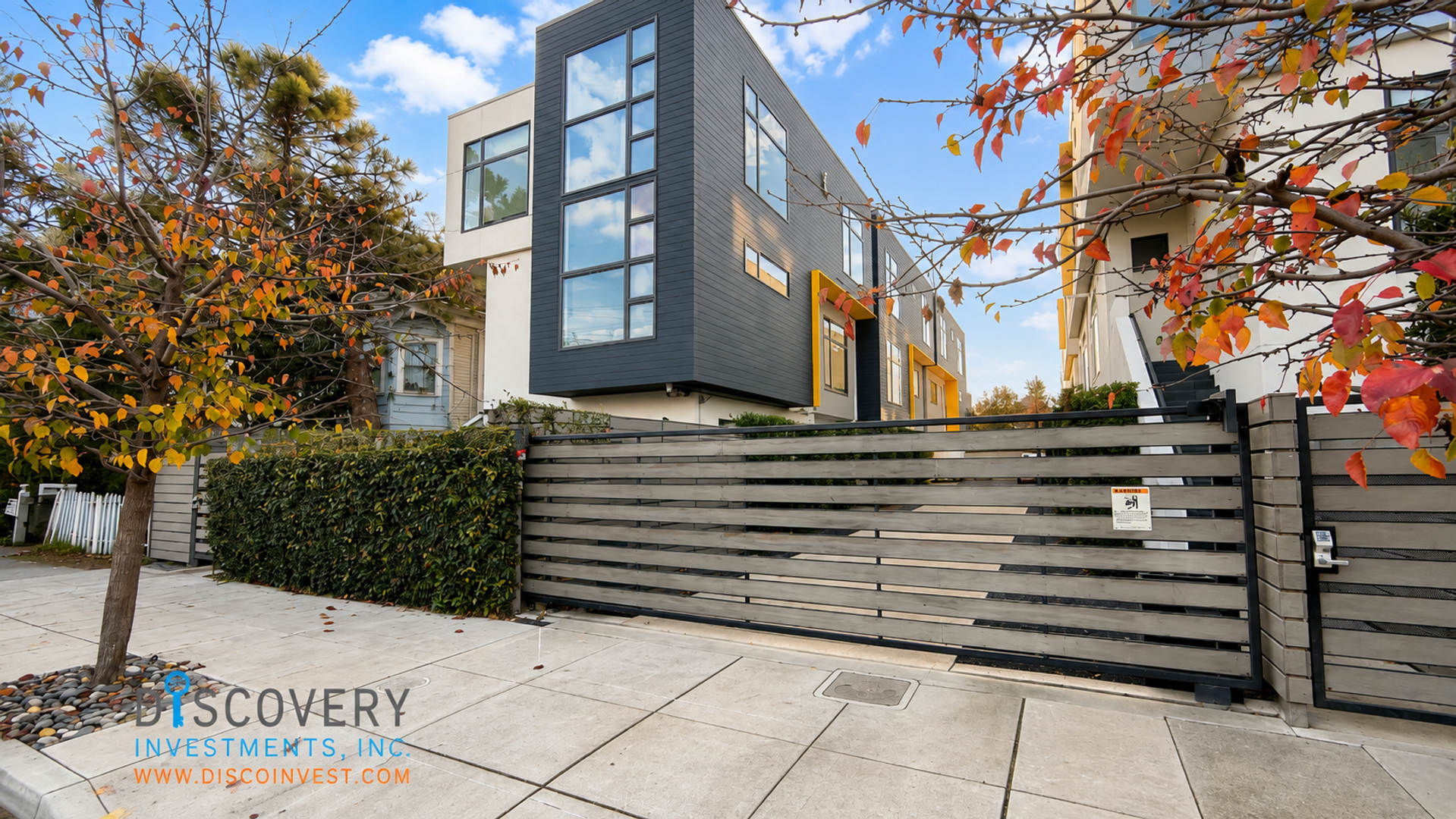 Modern Split Level Home – photo 2