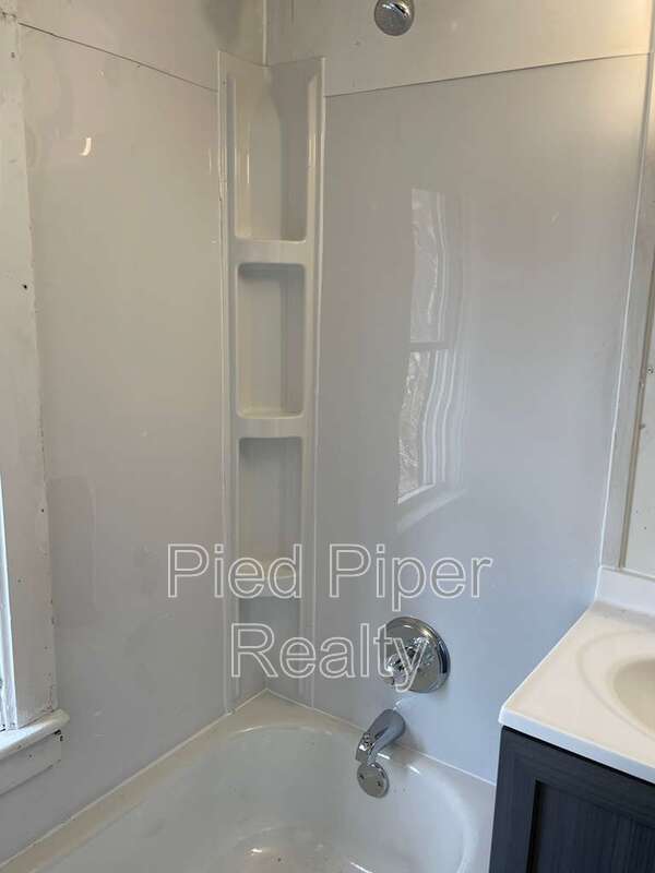 320 W Clark St – photo 4