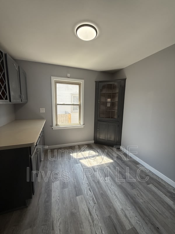 18343 Oakwood Avenue – photo 4