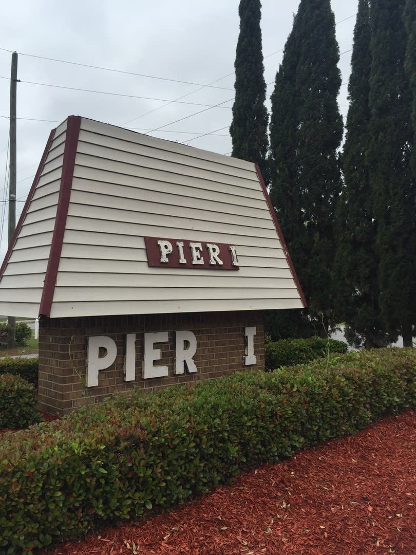Cute 2 Bedroom Unit at Pier One with washer/dryer – photo 2
