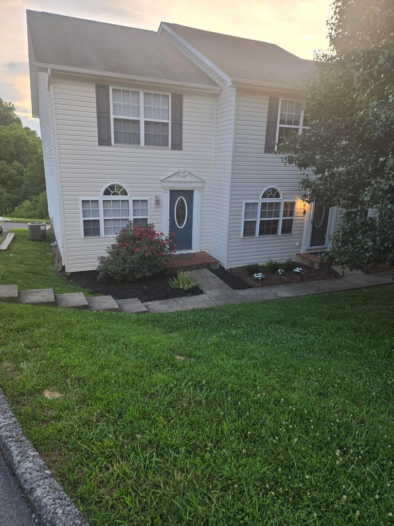 Spacious 2-Bedroom Townhome – End Unit with Private Deck & Garage – photo 1
