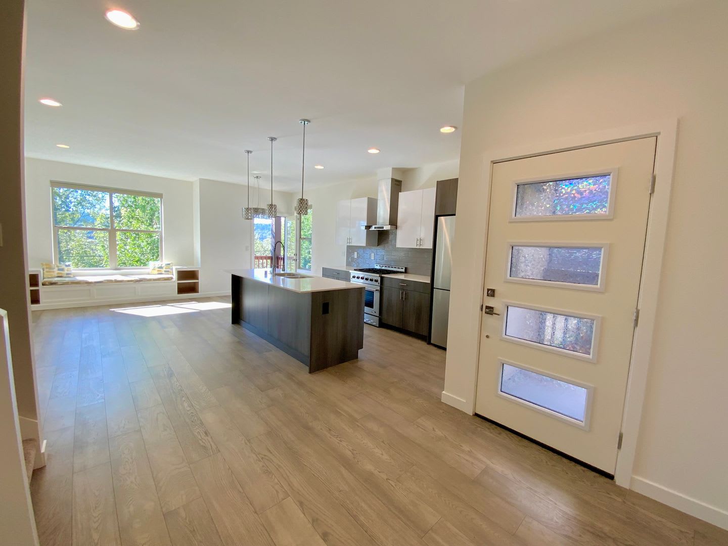 Stunning Home With Great Views – photo 3