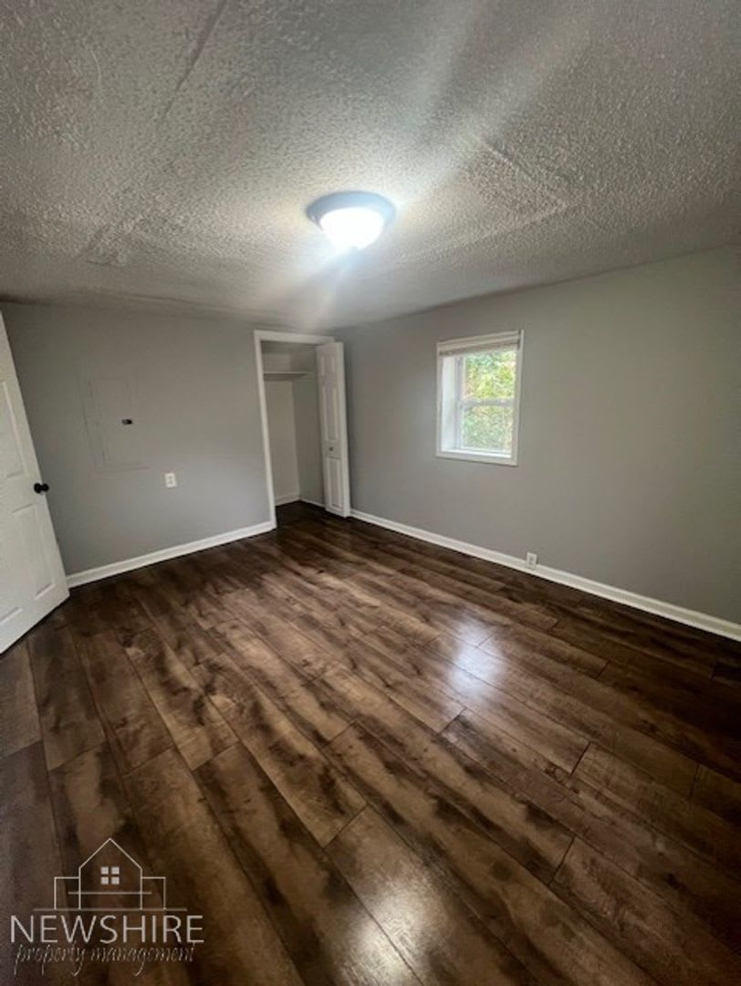 Charming 2BR Home with Large Front Porch & Spacious Kitchen – photo 3