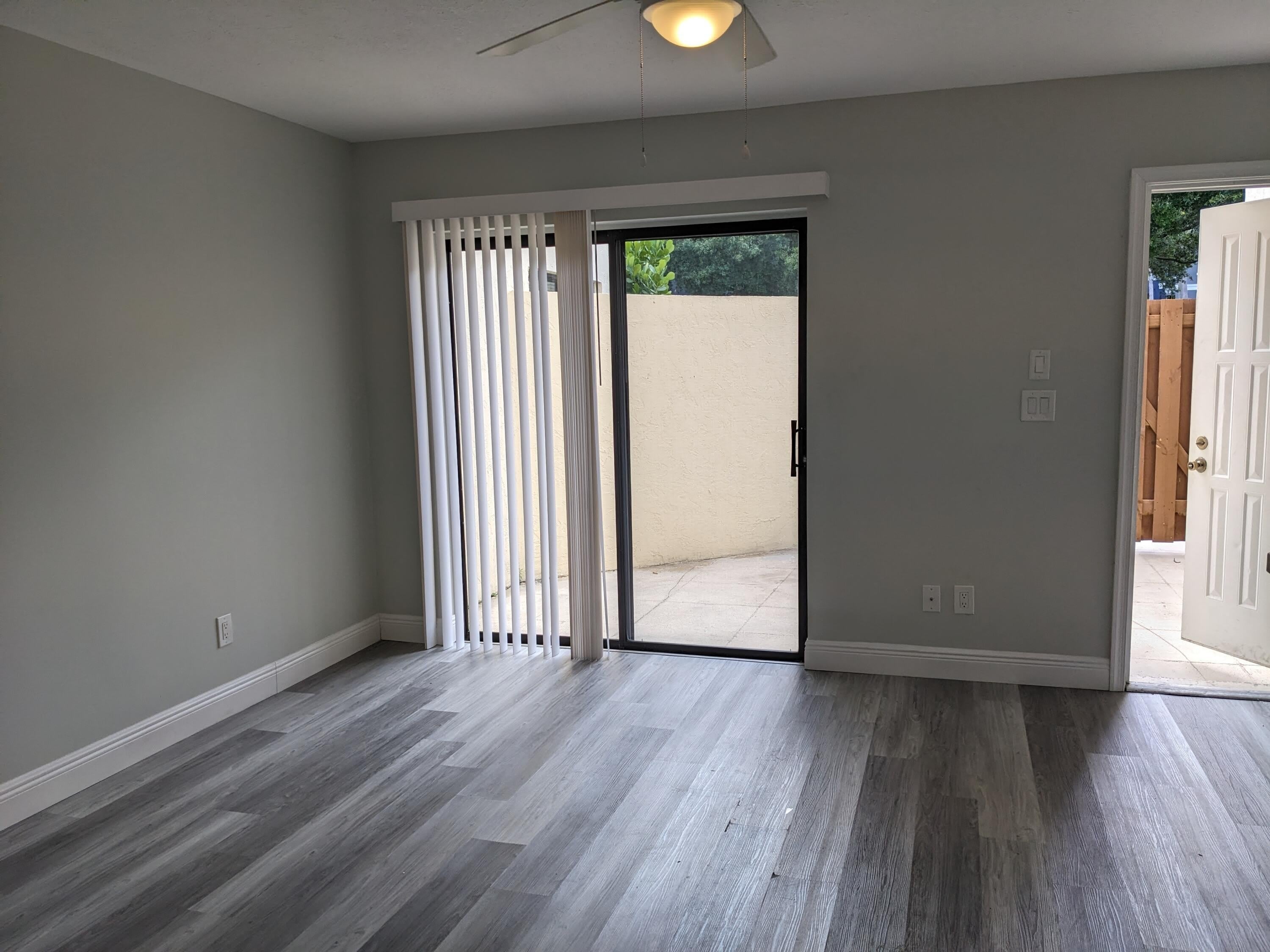 633 EXECUTIVE CENTER Drive – photo 5