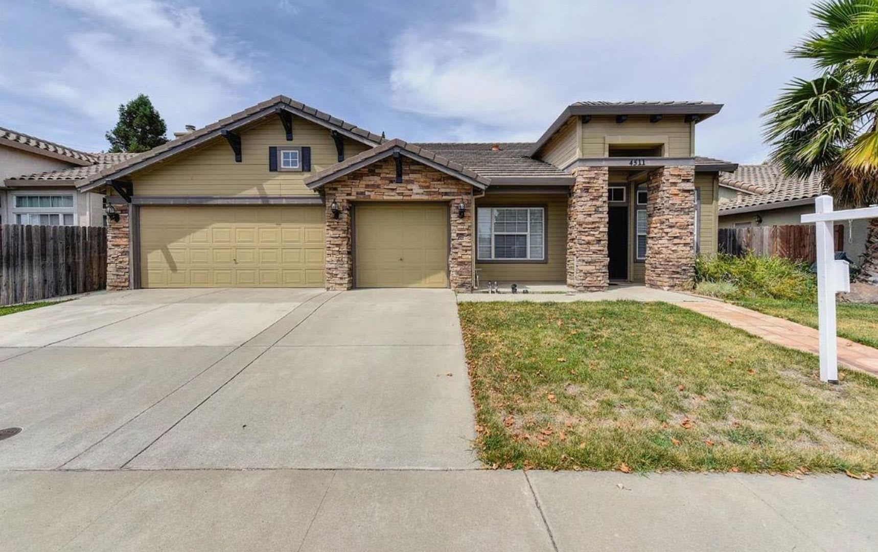 Spectacular 4/2 Elk Grove w/Salt Water Pool! (PLEASE READ AD FOR SHOWING REQUIREMENTS)! – photo 1