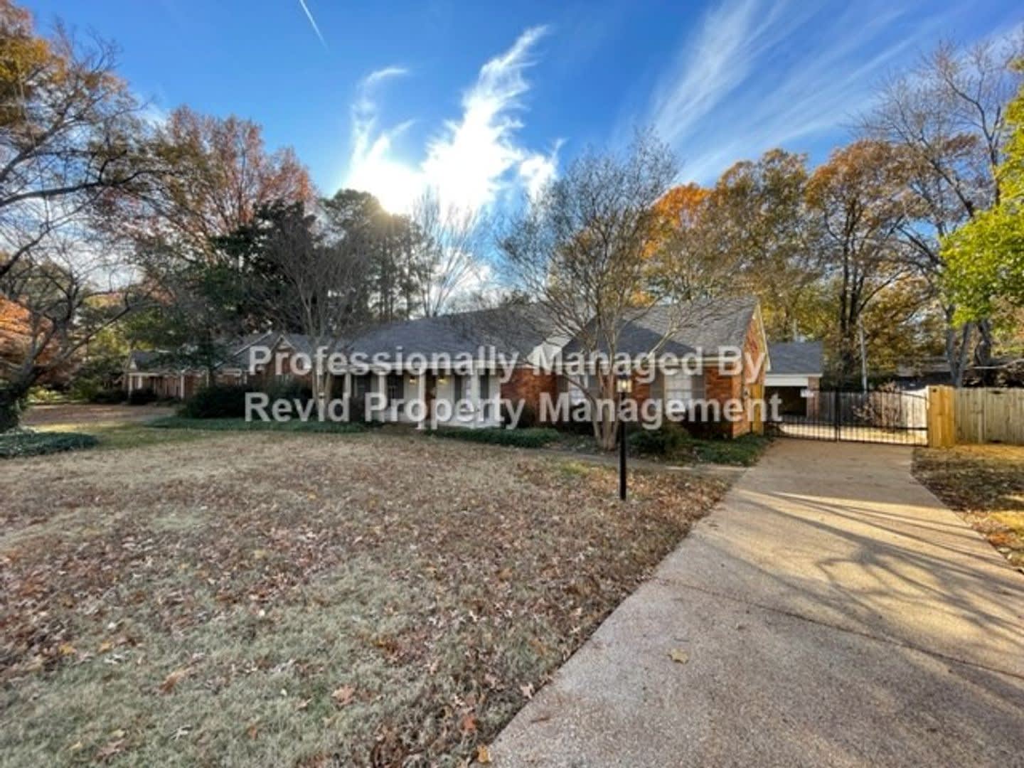 Elegant 4 Bedroom Home In The Heart Of East Memphis – photo 1