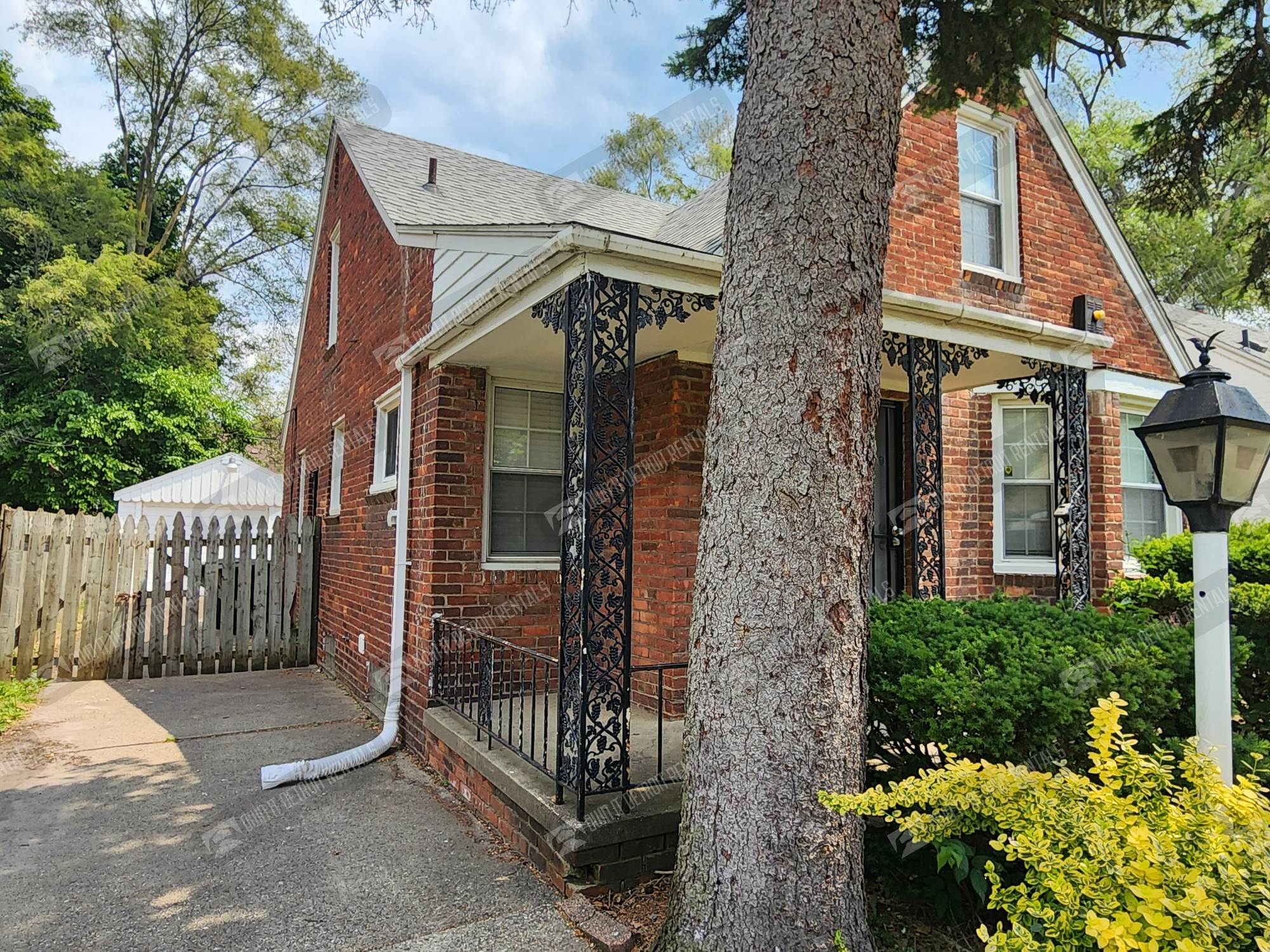 18492 Gilchrist St – photo 3