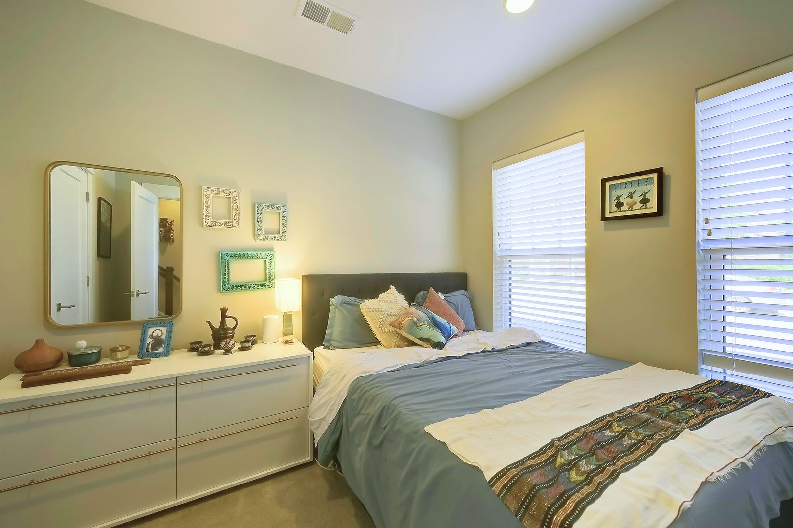 Stunning 4 bed, 4 Bath with Private Rooftop Terrace & Garage – photo 4