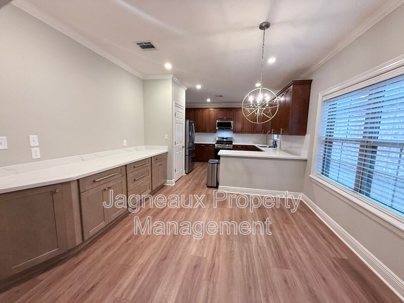 2137 La Cache Dr – photo 4