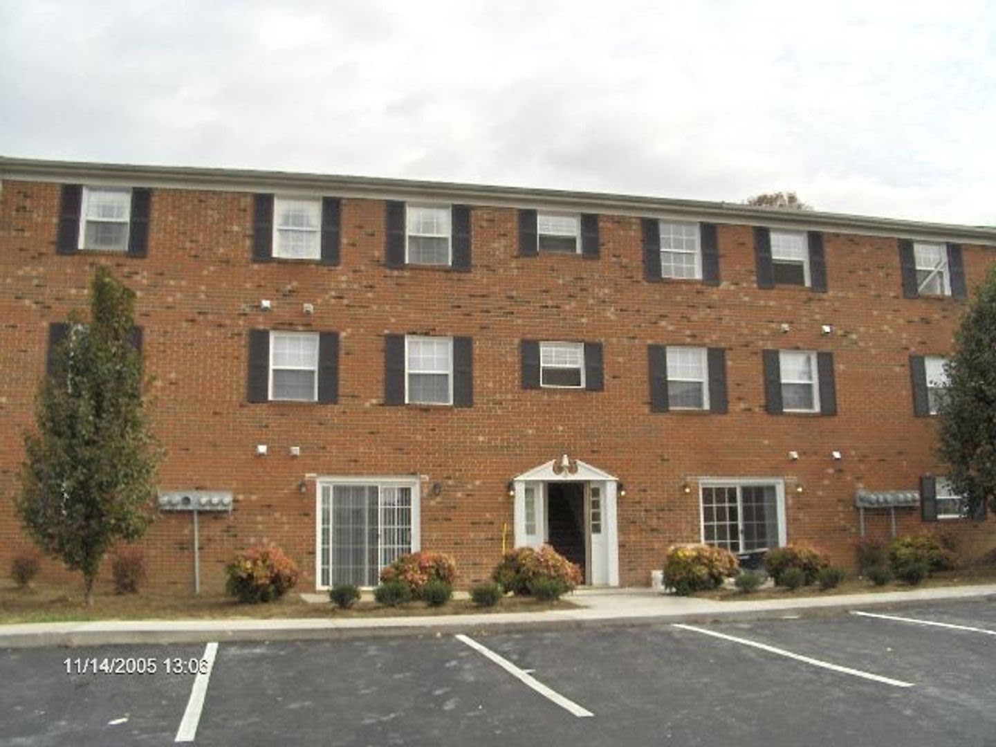 2 Bedroom, 1 Bath Condo – photo 1